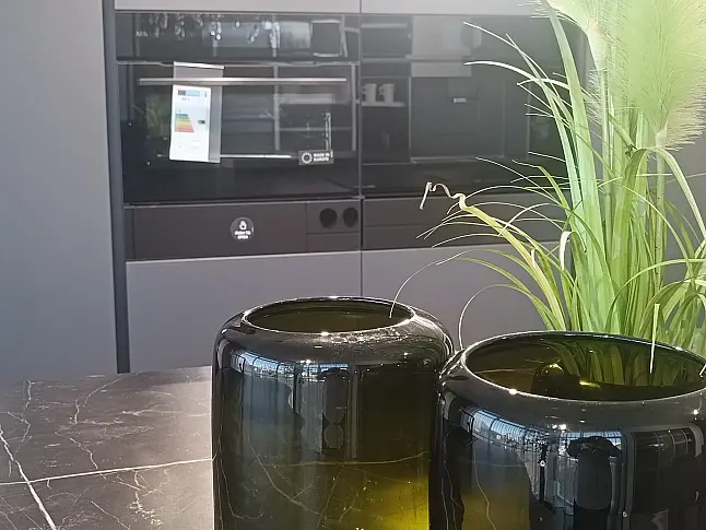 Charmante stylische Küche in Graphit UV Mattlack mit Kaffeeautomat, Wärmeschublade und Compactbackofen/W - Super reduziert, wir brauchen Platz!