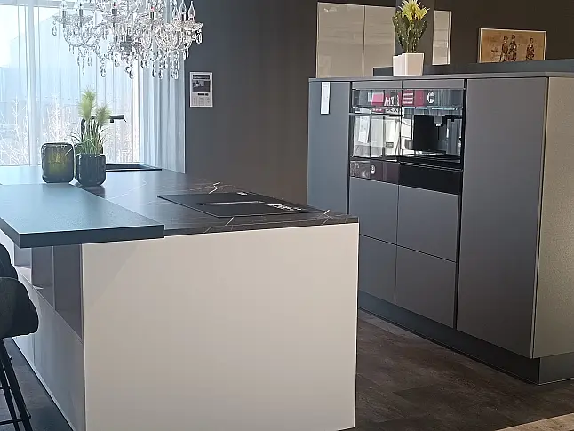 Charmante stylische Küche in Graphit UV Mattlack mit Kaffeeautomat, Wärmeschublade und Compactbackofen/W - Super reduziert, wir brauchen Platz!