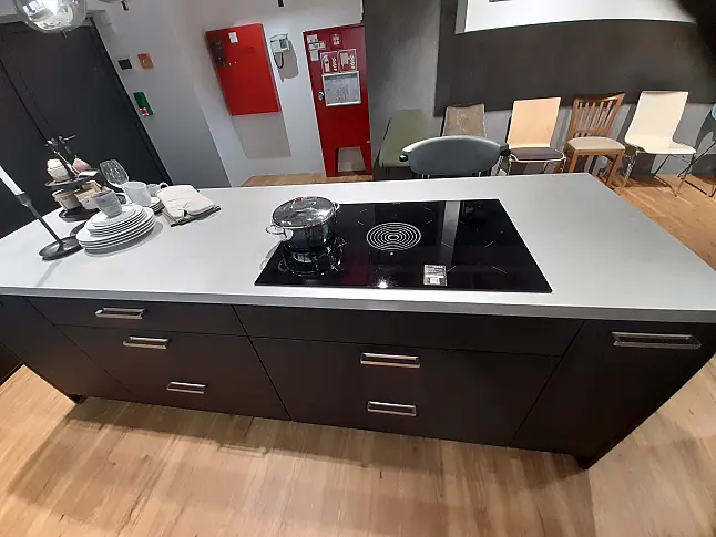 Moderne Küche mit Insel  I  K023