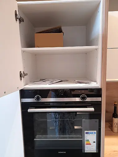 trendige Küchenzeile mit Kochinsel / K002