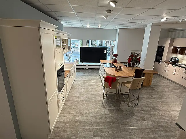 Wunderschöne Landhausküche Häcker Bristol Esche Massivholz/Furnier weiß lackiert und Asteiche Natur Repro Nachbildung