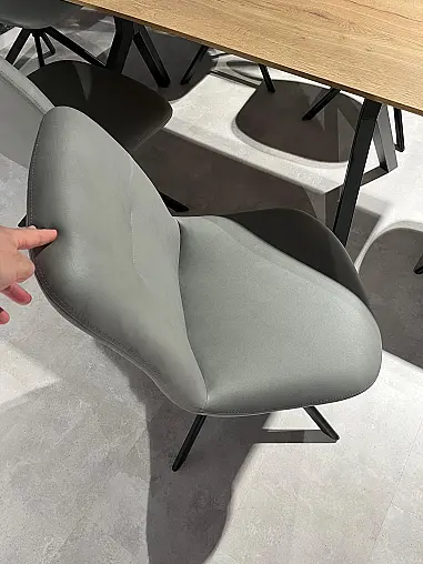 Exklusive Messeküche - inkl. Tisch und Stühle - LED-Nischenleuchten - Keramik-Arbeitsplatten - 2 Backöfen - Rückwandverkleidung mit Motiv