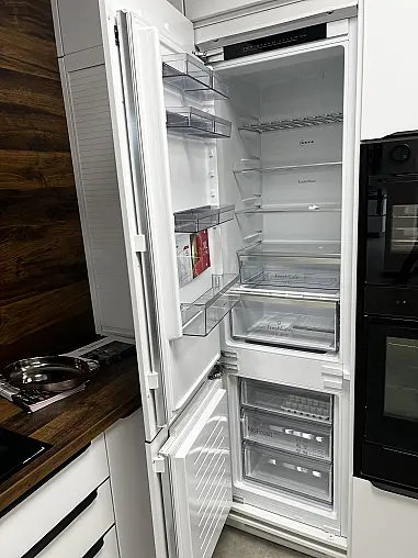 Große L - Küche mit Hightech - Geräten von Neff inkl. Dampfgarer und Keramikspüle