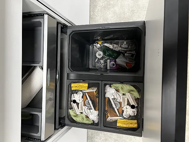 Große L - Küche mit Hightech - Geräten von Neff inkl. Dampfgarer und Keramikspüle