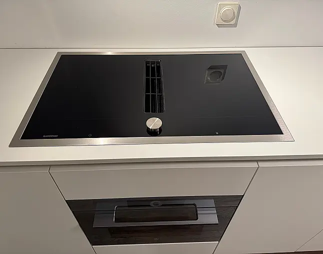 White-2 - Die Luxuszeile mit Massivholz und besten Geräten