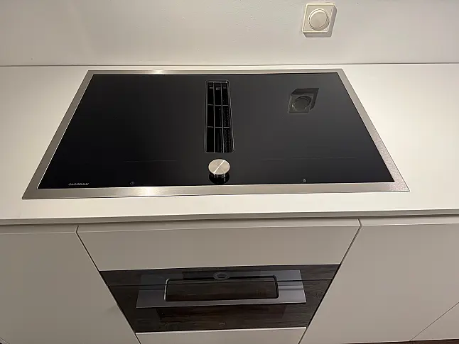White - Die Luxuszeile mit Massivholz und besten Geräten von Gaggenau &amp; V-Zug | Aufbau flexibel möglich!
