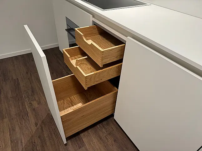 White - Die Luxuszeile mit Massivholz und besten Geräten von Gaggenau &amp; V-Zug | Aufbau flexibel möglich!