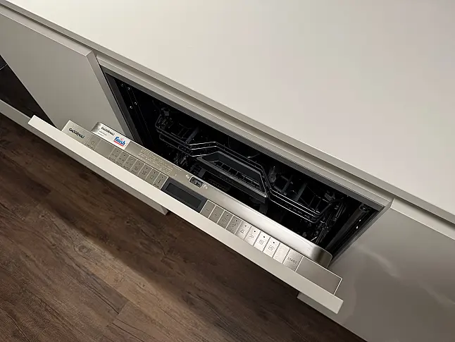 White - Die Luxuszeile mit Massivholz und besten Geräten von Gaggenau &amp; V-Zug | Aufbau flexibel möglich!