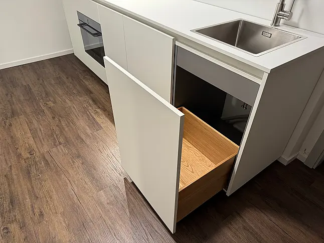 White - Die Luxuszeile mit Massivholz und besten Geräten von Gaggenau &amp; V-Zug | Aufbau flexibel möglich!