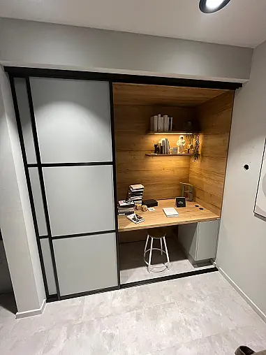 Exklusive Schreibtischnische und Regale mit LED-Beleuchtung - inkl. Schiebetürenanlage - Tolles Office ! ! !