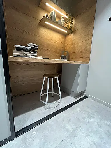 Exklusive Schreibtischnische und Regale mit LED-Beleuchtung - inkl. Schiebetürenanlage - Tolles Office ! ! !