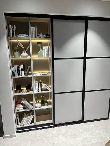 Exklusive Schreibtischnische und Regale mit LED-Beleuchtung - inkl. Schiebetürenanlage - Tolles Office ! ! !