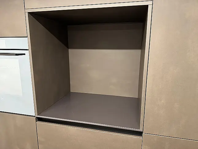 Moderne Inselküche mit Stahleffektlack und Dekton-Arbeitsplatten | Eiche Schubkästen | Bora | Gaggenau | Liebherr | V-Zug | Dornbracht