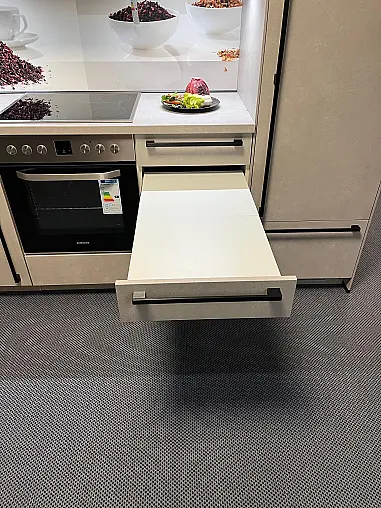 Moderne WInkelküche in Betonfarben