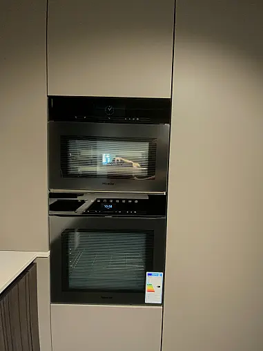 Leicht Bahia F45 mit Insel und Geräten
