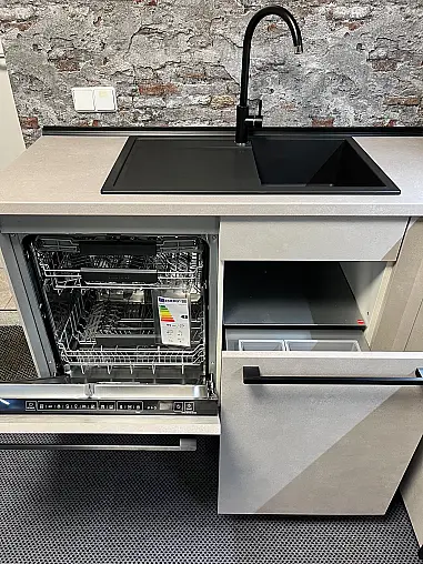 Moderne WInkelküche in Betonfarben