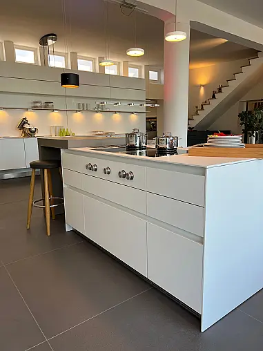 Musterküche b3 Laminat lehm/weiß mit Insel