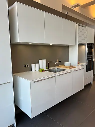 Musterküche b3 Laminat lehm/weiß mit Insel