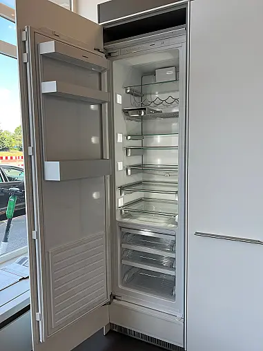 Musterküche b3 Laminat lehm/weiß mit Insel