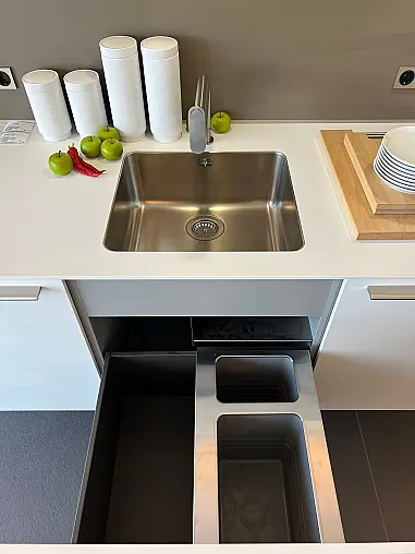 Musterküche b3 Laminat lehm/weiß mit Insel