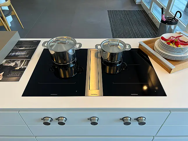 Musterküche b3 Laminat lehm/weiß mit Insel