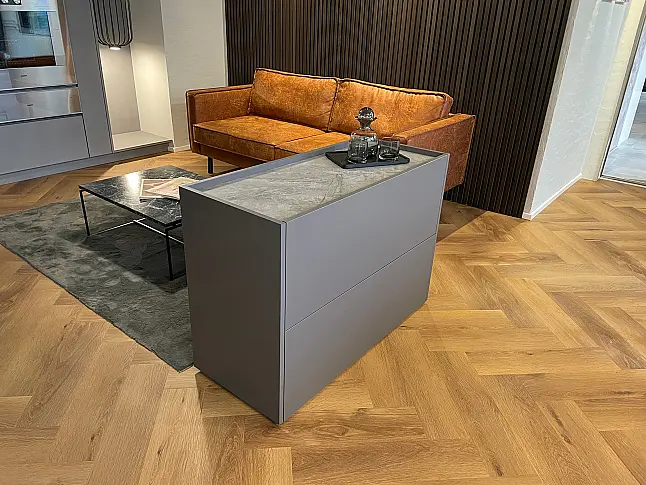 The Grey meets Dekton Keramik und Eiche Innenausstattung