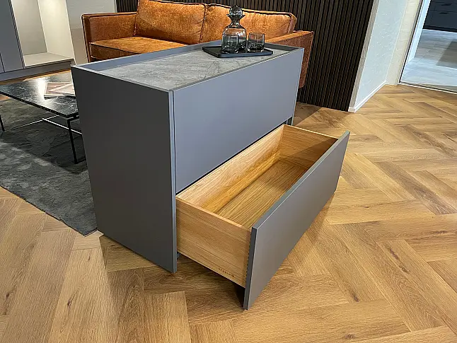 The Grey meets Dekton Keramik und Eiche Innenausstattung