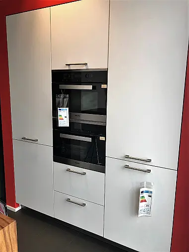 Fröhliche Farbkombination mit Massivholz-Bartheke!