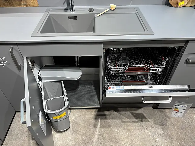Moderne Einbauküche in L-Form von Schüller