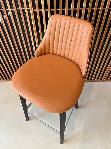 Barhocker design by Enzo Berti