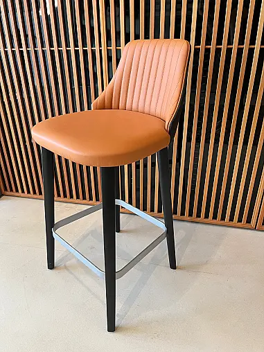 Barhocker design by Enzo Berti