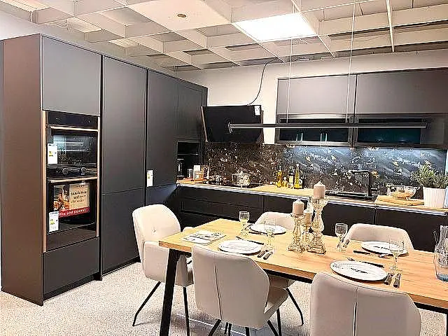 Hochwertige Lacklaminat Einbauküche / Gesamthöhe 2260 mm