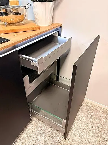 Hochwertige Lacklaminat Einbauküche / Gesamthöhe 2260 mm