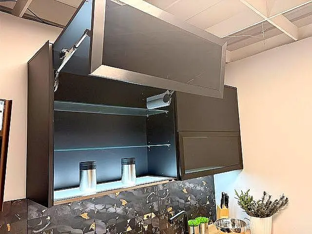 Hochwertige Lacklaminat Einbauküche / Gesamthöhe 2260 mm