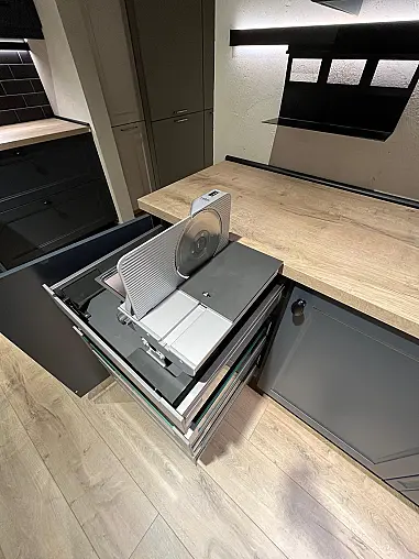 Exklusive Messeküche - Luxus pur - 3 Seiten - Landhaus Fjordblau - LED-Beleuchtungen - LED-Relingsystem - Tisch mit 4 Stühlen