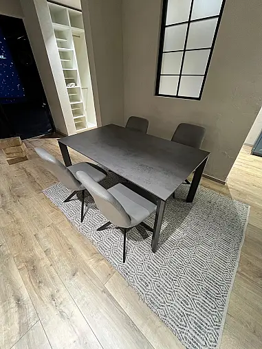 Exklusive Messeküche - Luxus pur - 3 Seiten - Landhaus Fjordblau - LED-Beleuchtungen - LED-Relingsystem - Tisch mit 4 Stühlen