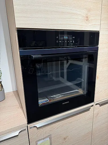 hochwertig ausgestattete L-Küche in zeitlosem Design