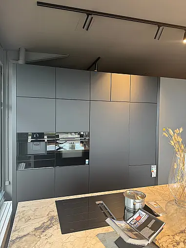 Schüller Küche mit Top-Bosch-Geräten und einzigartiger Keramik-Arbeitsplatte + HWR-Raum!
