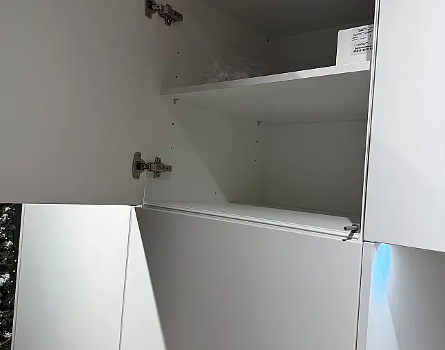hochwertig ausgestattete L-Küche in zeitlosem Design