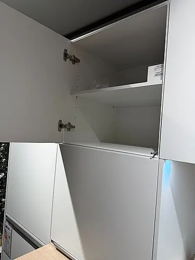 hochwertig ausgestattete L-Küche in zeitlosem Design