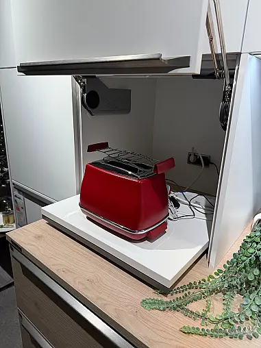 hochwertig ausgestattete L-Küche in zeitlosem Design