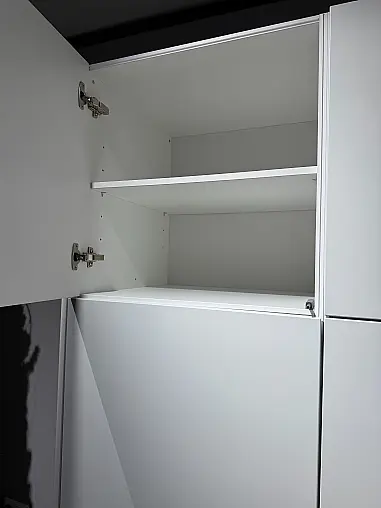 hochwertig ausgestattete L-Küche in zeitlosem Design