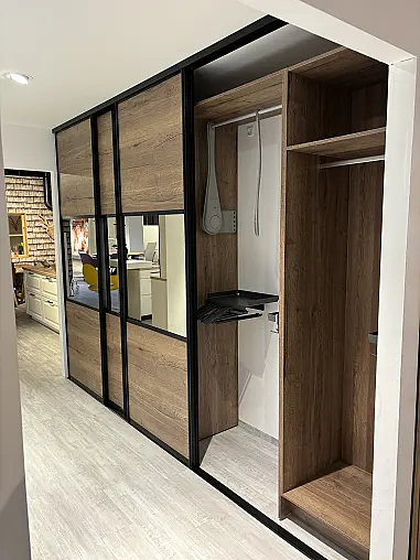 Schwebetürenschrank