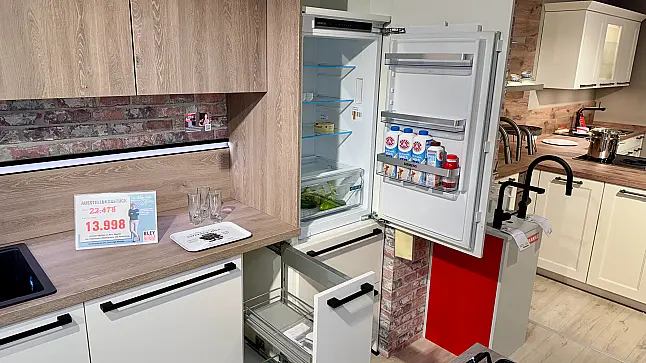 moderne Küchenzeile ca. 360 cm mit großer Kochinsel 272 cm Bora Muldenlüfter Mattglas