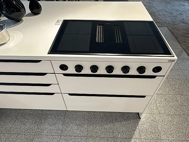 Hochwertige Küche mit Miele Geräten und Berbel Kochfeldabzug