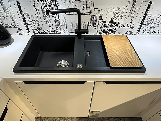 Hochwertige Küche mit Miele Geräten und Berbel Kochfeldabzug
