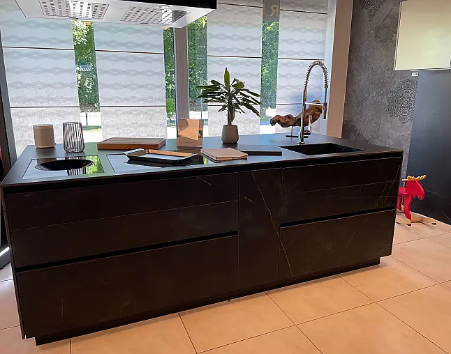 Vollkeramik Insel mit Keramischenbecken inkl Miele Geräte