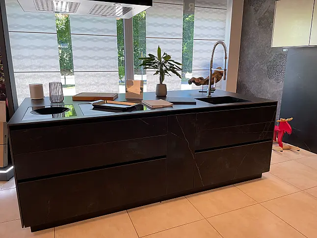 Vollkeramik Insel mit Keramischenbecken inkl Miele Geräte