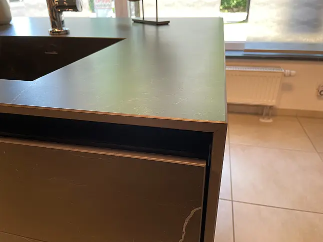 Vollkeramik Insel mit Keramischenbecken inkl Miele Geräte
