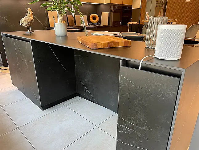 Vollkeramik Insel mit Keramischenbecken inkl Miele Geräte